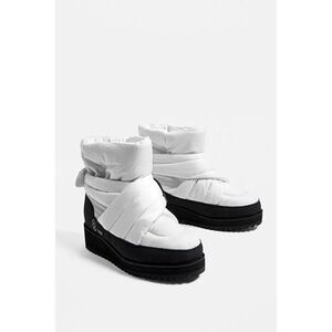 UGG Montara White Wool Lined Puffer Snow Boots Size 9